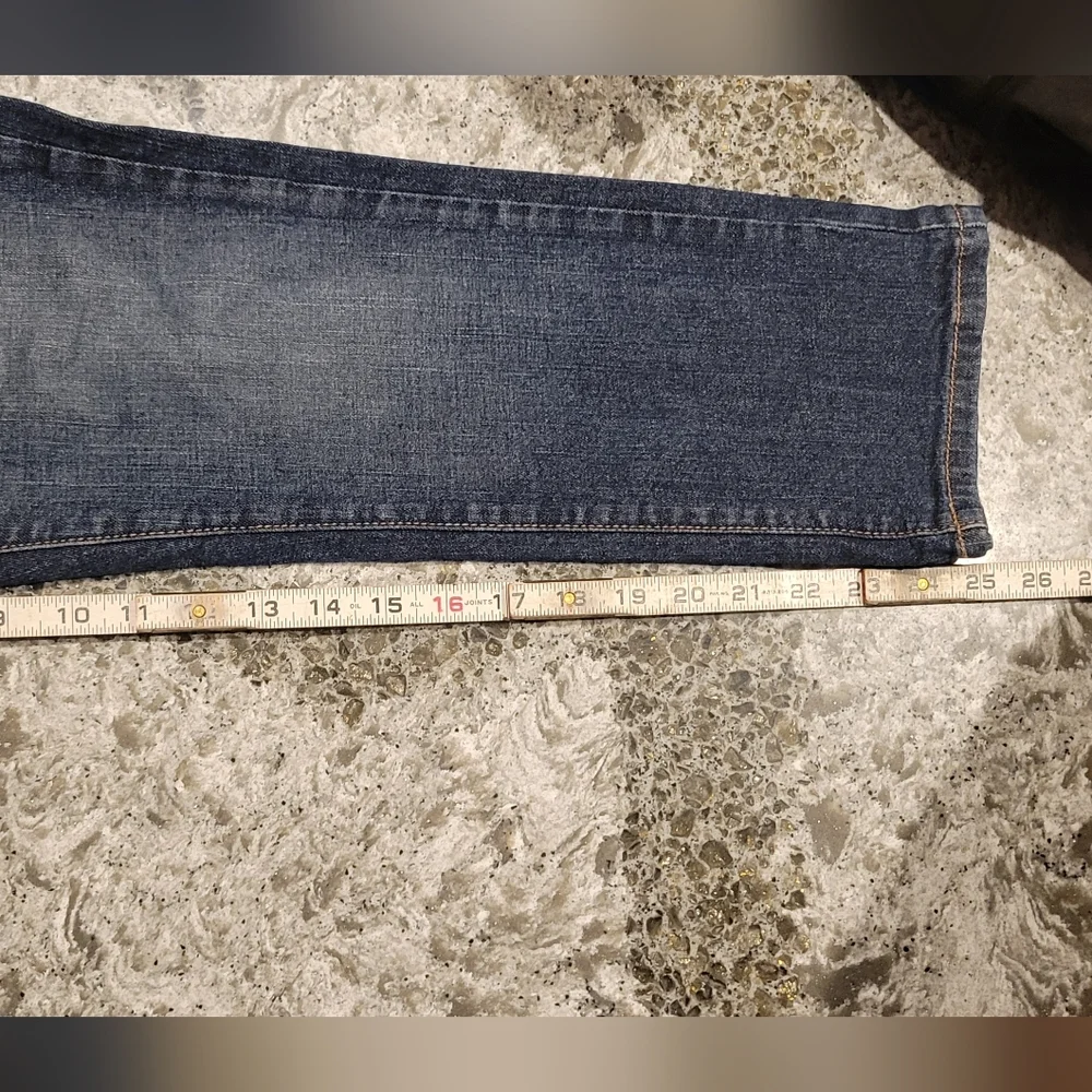 GUESS Jeans - Picture 9 of 9